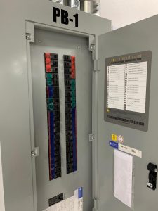 electricista comercial industrial panel de breakers